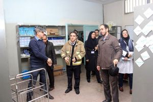 بازدید ایستگاه آتشنشانی ایستگاه 84 از مرکز قلب و عروق شهید رجایی: عکس شماره 11 / 12